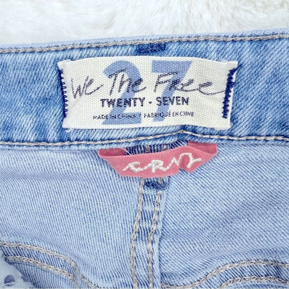 We The Free CRVY Vintage High Rise Light Wash Shorts Size 27 - Picture 6 of 15